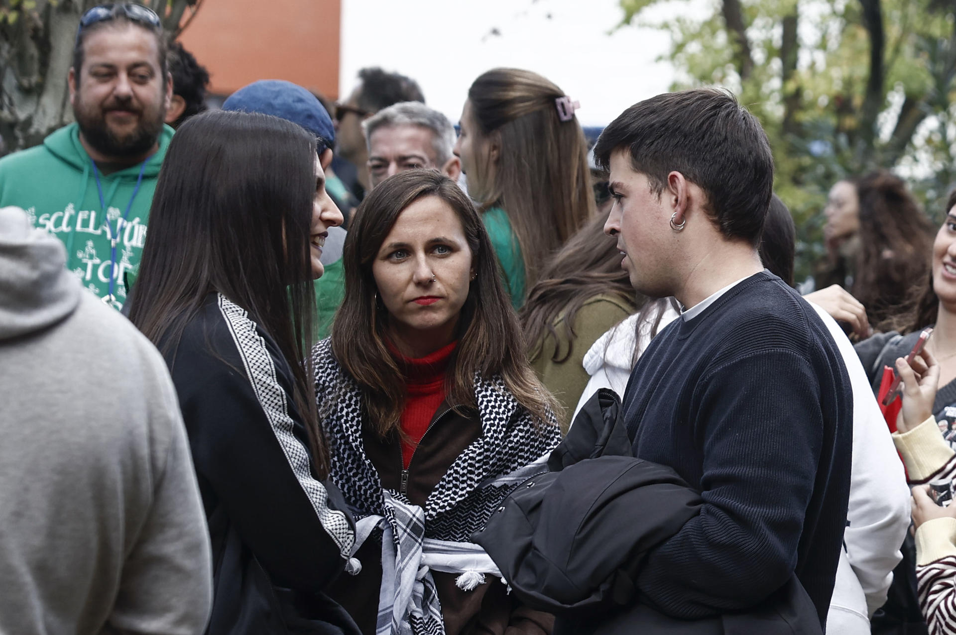 MADRID, 21/10/2026.-La líder de Podemos, Ione Belarra, en el campus de la Universidad Rey Juan Carlos (URJC) de Madrid este miércoles, durante una protesta convocada por la Plataforma URJC por la Pública por la visita del presidente de Argentina, Javier Milei, donde el dirigente tiene previsto reunirse con el profesor Jesús Huerta de Soto.-EFE/ Sergio Pérez