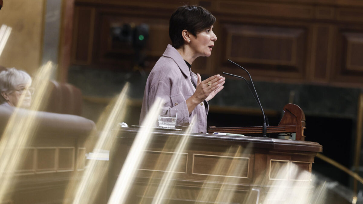 MADRID, 30/09/2026.- La ministra de Vivienda, Isabel Rodríguez interviene durante la sesión de control al Gobierno, este miércoles en el Congreso. EFE/ Sergio Perez