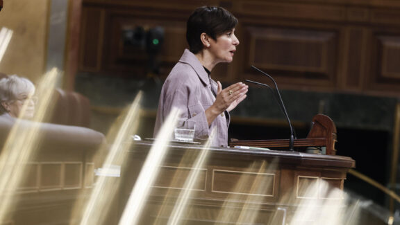 MADRID, 30/09/2026.- La ministra de Vivienda, Isabel Rodríguez interviene durante la sesión de control al Gobierno, este miércoles en el Congreso. EFE/ Sergio Perez