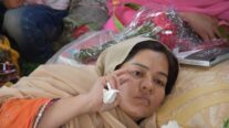 Jalila Haider, activista de derechos humanos, en un campamento de huelga de hambre para protestar contra los asesinatos selectivos de la comunidad hazara en Quetta (Pakistán).