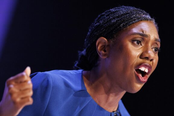 BIRMINGHAM (United Kingdom), 07/10/2026.- Leader of the British Conservative Party Kemi Badenoch delivers her keynote speech on the fourth and final day of the British Conservative Party annual conference at the International Convention Centre (ICC) in Birmingham, Britain, 07 October 2026. The annual conference runs from 04 to 07 October as the party trails behind the governing Labour Party and the populist Reform UK after losing the general election in 2024. (Reino Unido) EFE/EPA/TOLGA AKMEN