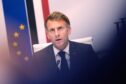 Macron anuncia restricciones a las protestas tras los violentos disturbios en Francia