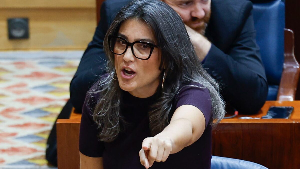 Manuela Bergerot, interviene durante el pleno de este jueves en la Asamblea regional.
