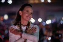 AME9966. CARACAS (VENEZUELA), 25/10/2026.- La líder opositora y premio nobel de la paz 2025, María Corina Machado, saluda a simpatizantes este domingo, en Caracas (Venezuela). Miles de personas salieron al encuentro de la caravana que Machado encabezó por unos cinco estados en el norte de Venezuela hasta llegar a la capital, Caracas, después de su esperado regreso al país. EFE/ Ronald Peña R