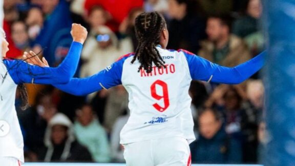 Marie Katoto celebra uno de sus tres goles ante el Inter en la tercera jornada de Champions