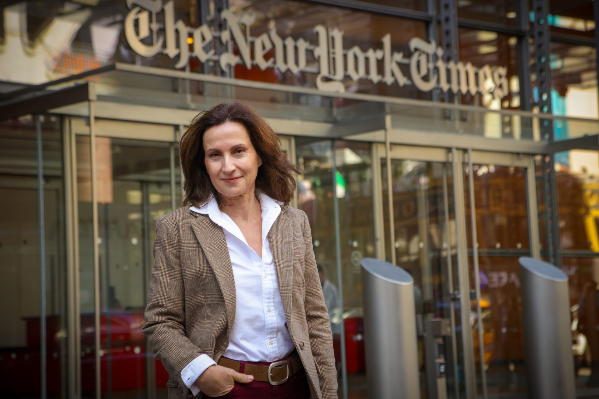Paloma Sánchez Garnica, delante de la redacción de The New York Times en Nueva York