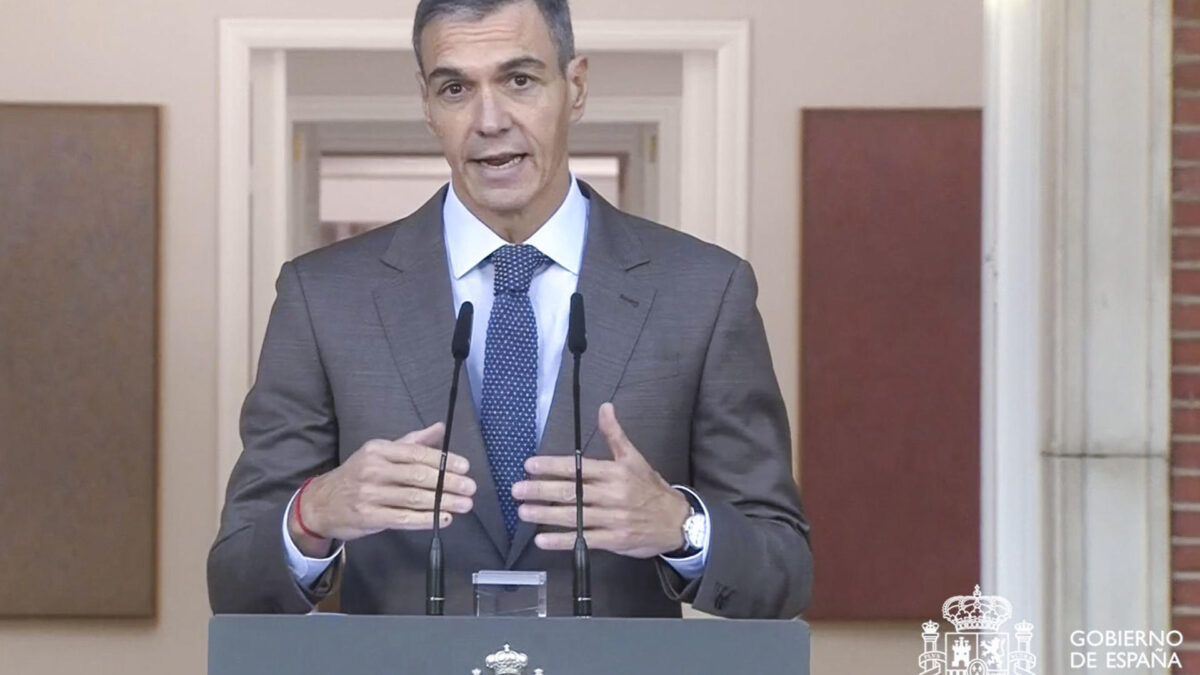 FOTODELDIA MADRID, 05/10/2026.- Captura de video de la comparecencia del presidente del Gobierno, Pedro Sánchez, este lunes en el Palacio de la Moncloa, en la que ha anunciado la disolución de las Cortes y el adelanto de las elecciones generales al domingo 29 de noviembre. EFE/Moncloa -SÓLO USO EDITORIAL/SOLO USO PERMITIDO PARA ILUSTRAR LA NOTICIA QUE APARECE EN EL PIE DE FOTO (CRÉDITO OBLIGATORIO)-