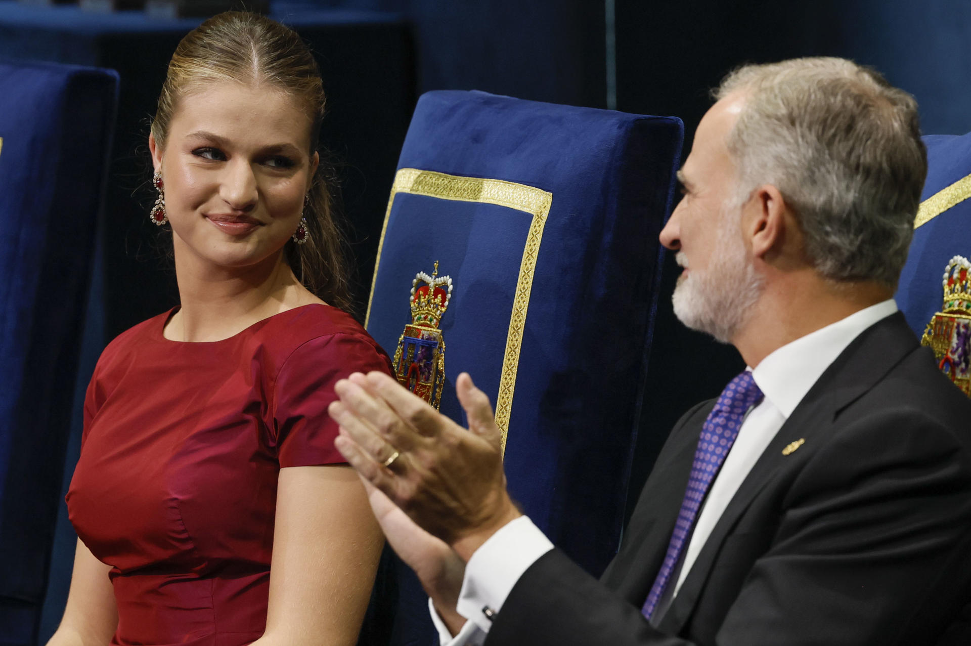 OVIEDO, 23/10/2026.- La Princesa Leonor y el Rey Felipe VI durante la gala de entrega de los Premios Princesa de Asturias 2026 que se celebra este viernes en el Teatro Campoamor de Oviedo. EFE/ Ballesteros.