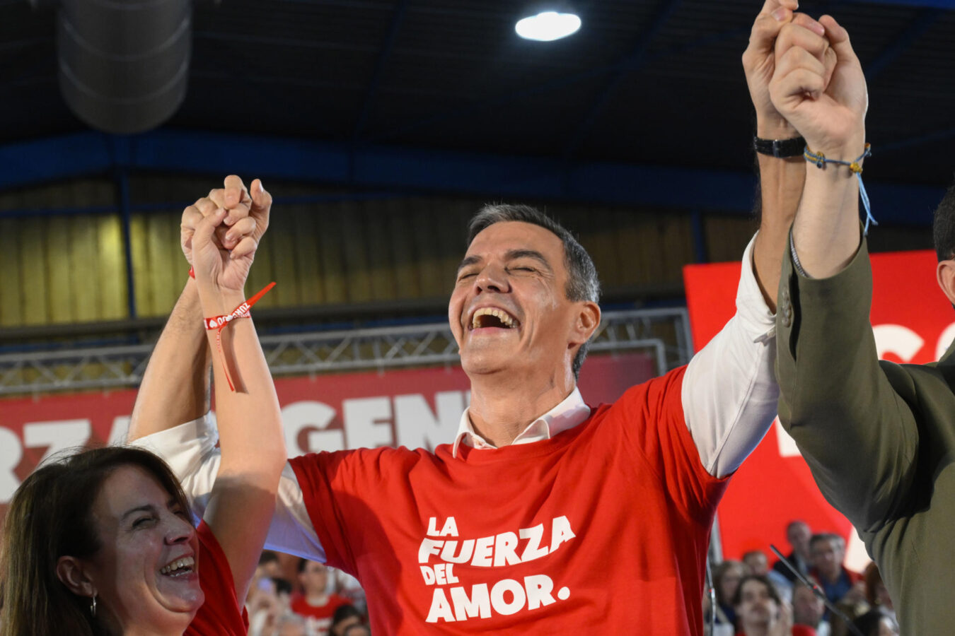 GIJÓN, 26/10/2026.- El presidente del Gobierno, Pedro Sánchez, participa en un acto de precampaña electoral celebrado este lunes en Gijón. EFE/ Eloy Alonso