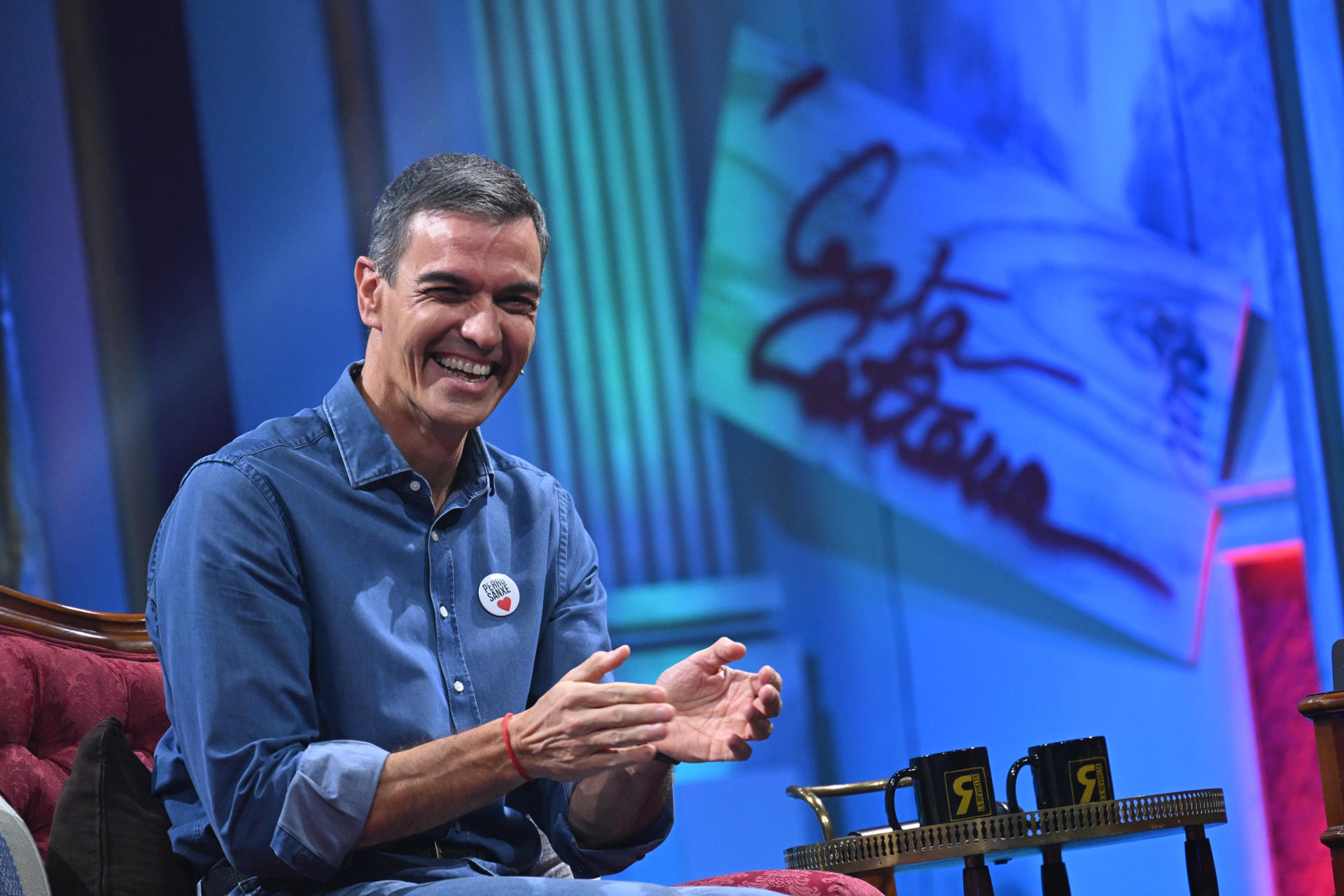 MADRID, 23/10/2026.- El presidente del Gobierno, Pedro Sánchez, visitó ayer jueves La Revuelta tras aceptar la invitación lanzada por David Broncano (d) hace unos días a los cuatro principales candidatos que concurrirán a las elecciones del próximo 29 de noviembre. EFE/Moncloa/Borja Puig de la Bellacasa SÓLO USO EDITORIAL, PERMITIDO SU USO SÓLO EN RELACIÓN A LA INFORMACIÓN QUE APARECE EN EL PIE DE FOTO (CRÉDITO OBLIGATORIO)