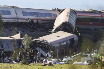 FOTODELDIA URDA (TOLEDO) 28/10/2026.- Dos trenes de alta velocidad, uno de Renfe y otro de Iryo, han colisionado a primera hora de este miércoles a la altura de la estación de Urda (Toledo), según han informado a EFE fuentes del servicio de emergencias 112, que han indicado que dos vagones han caído por un terraplén. EFE/Ismael Herrero