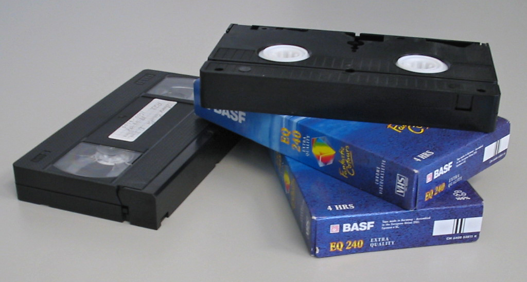 Cintas de VHS con sus fundas.