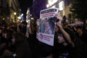 Los acampados en la Puerta del Sol marchan hacia el Congreso en homenaje a Maricarmen: “No son muertos, son asesinatos”
