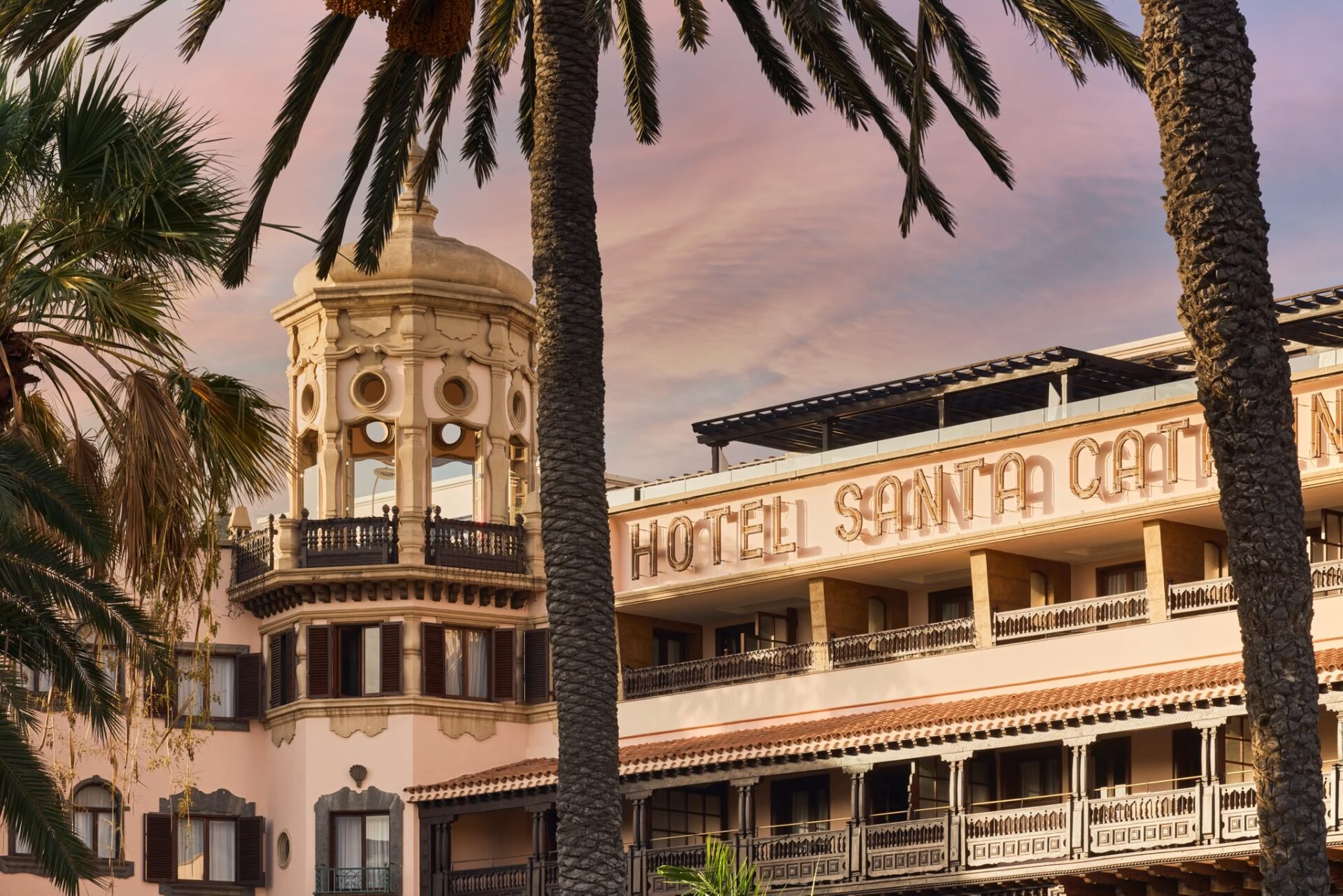 La arquitectura del Hotel Santa Catalina es inconfundible