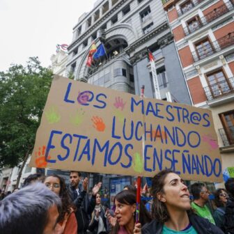 Profesores de la enseñanza pública manifestándose en Madrid