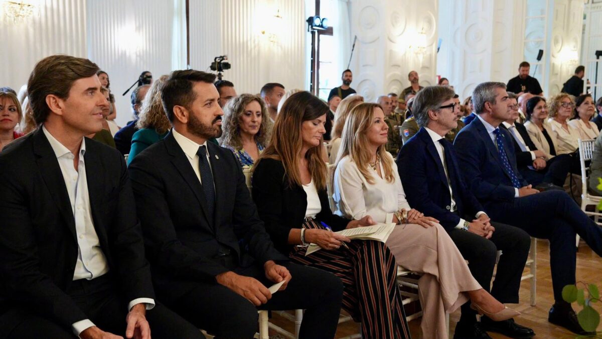 Autoridades y miembros del equipo de Artículo14.