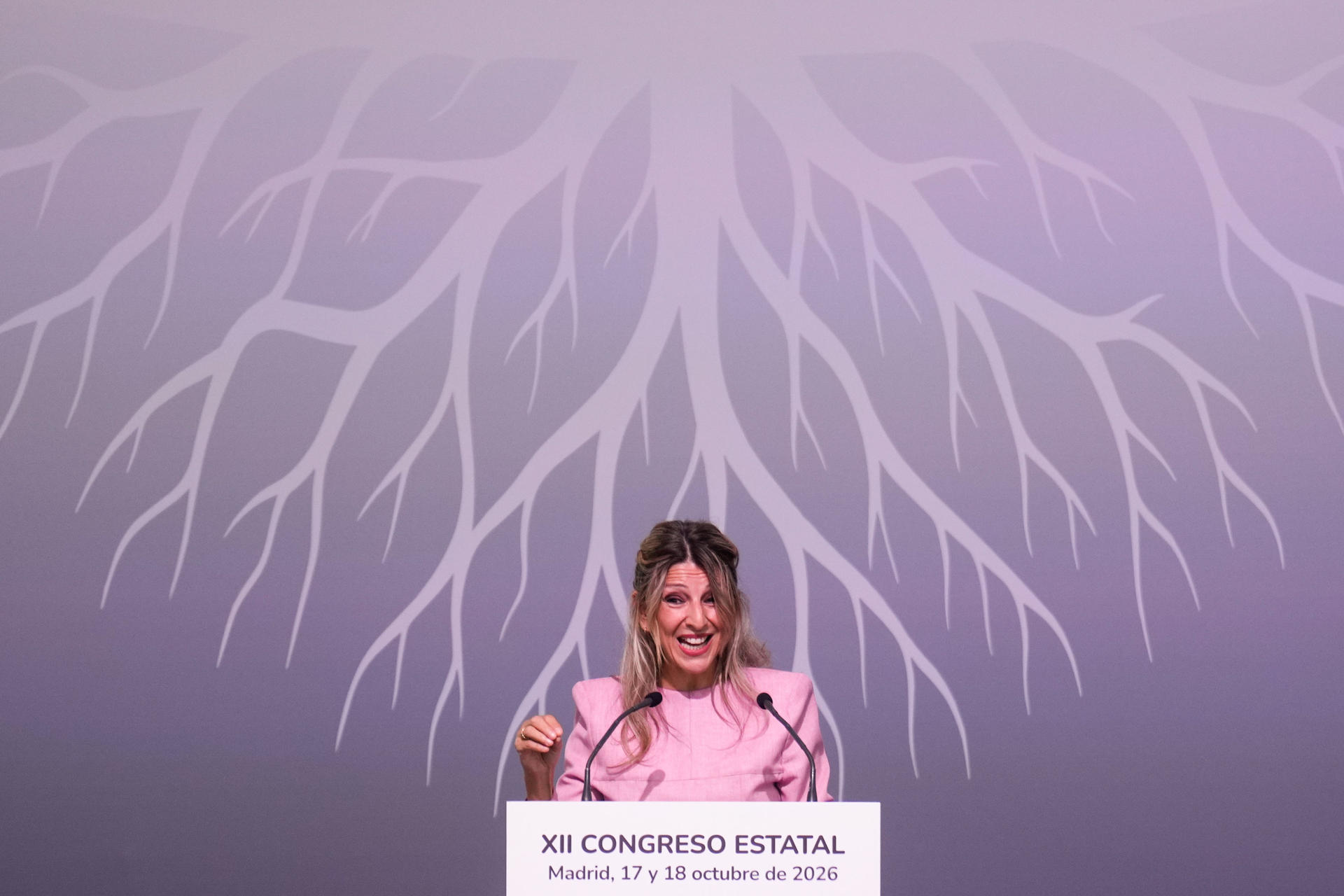MADRID, 17/10/2026.- La vicepresidenta segunda y ministra de Trabajo, Yolanda Díaz (c), participa en el XII Congreso Estatal de Unidad Progresista de la ONCE, celebrado este sábado en Madrid. EFE/ Borja Sánchez-Trillo