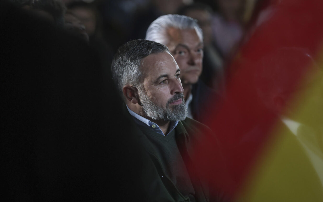 ZAMORA, 2710/2026.-El presidente de Vox, Santiago Abascal, participa en un acto público de su formación este martes en Zamora acompañado del vicepresidente de la Junta de Castilla y León, Carlos Pollán.EFE/Mariam A. Montesinos