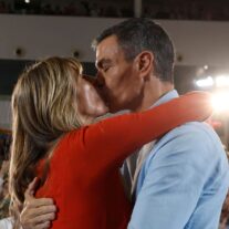 Comité Federal del PSOE, en directo | Sánchez convierte el Comité Federal en una declaración amor a Begoña Gómez: “Te quiero”