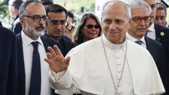 El Papa León XIV llega al Hospital Universitario Agostino Gemelli de Roma, Italia.