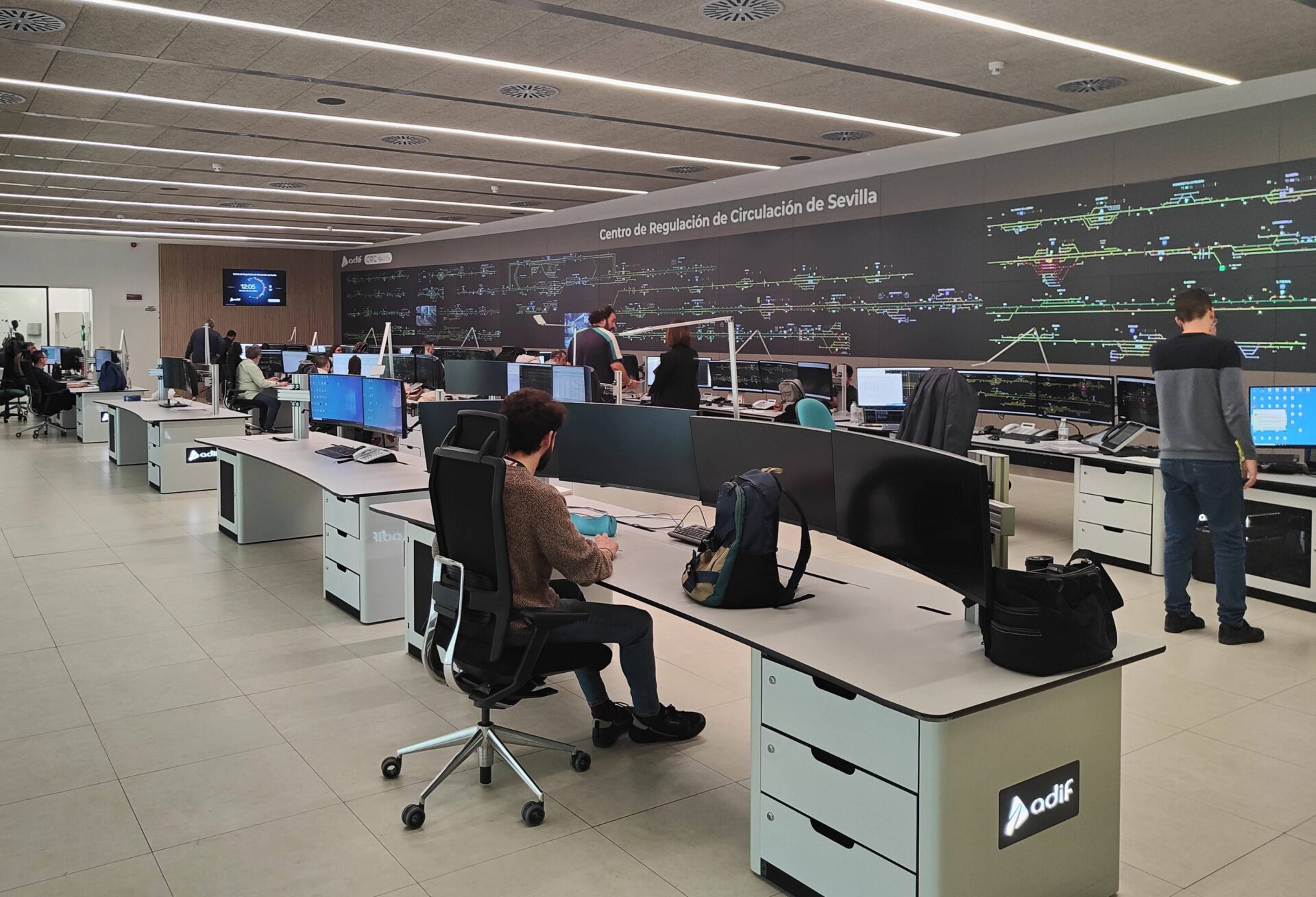 Centro de control de Adif - Sociedad Centro de control de Adif - Sociedad