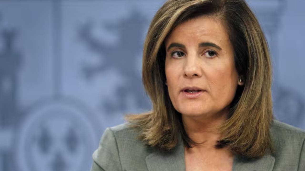 Fátima Báñez - Política