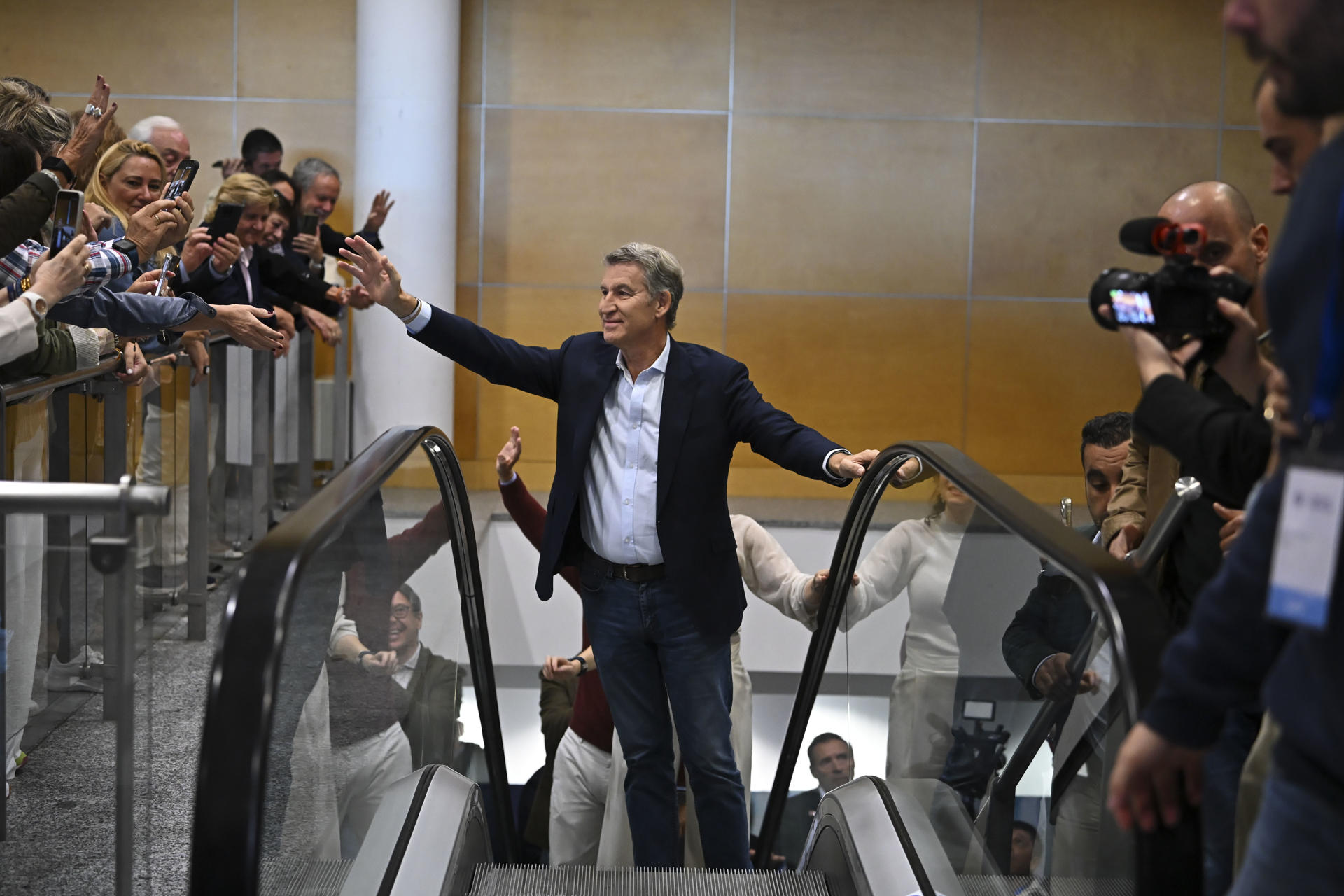 MADRID, 10/10/2026.- El líder del Partido Popular (PP), Alberto Núñez-Feijóo, participa en un acto de precampaña del partido en Madrid, este sábado. EFE/Fernando Villar