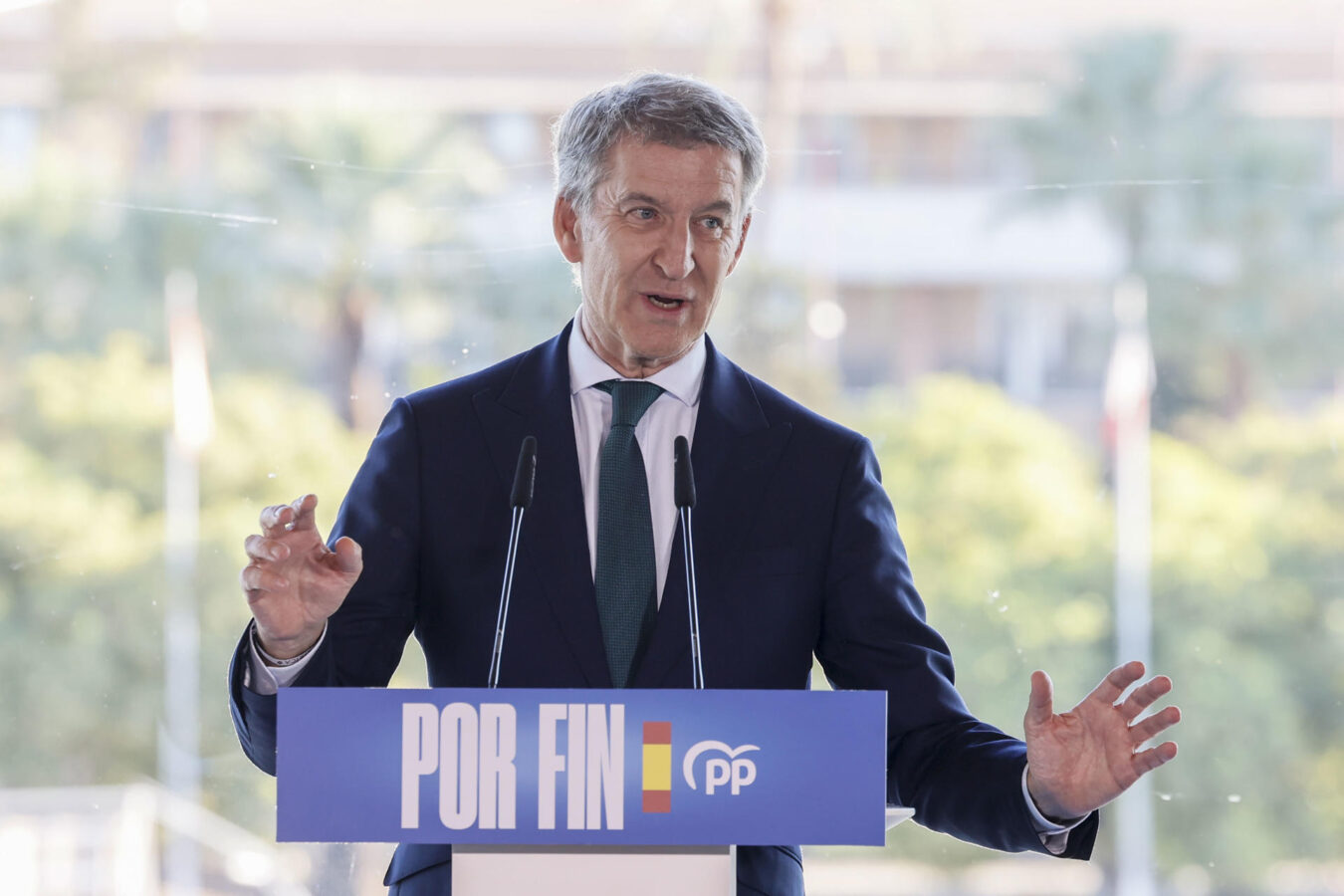 SEVILLA (ESPAÑA), 21/10/2026.- El presidente del PP, Alberto Núñez Feijóo participa en un acto electoral celebrado este miércoles en Sevilla. EFE/ José Manuel Vidal