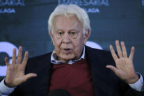 Felipe González dice que votará en blanco e ironiza:”Si nos visita 15 veces más Milei es posible que gane Sánchez”