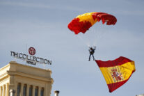 Los insultos a Sánchez vuelven a marcar el desfile del 12 de Octubre junto a los gritos de “¡Ceuta no se vende!”