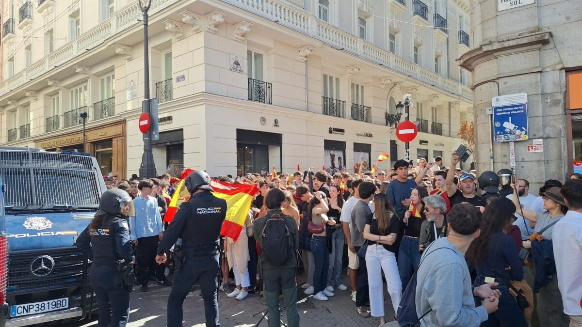 Tensión en Sol entre acampados y asistentes al 12O