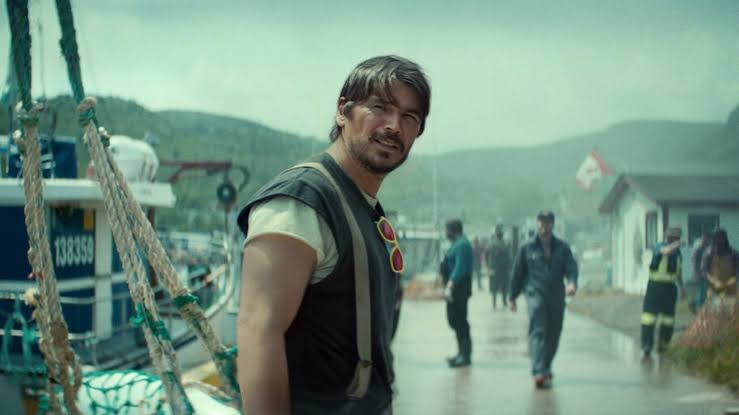 Josh Harnett es el protagonista de la serie 'Bajo la superficie', de Netflix