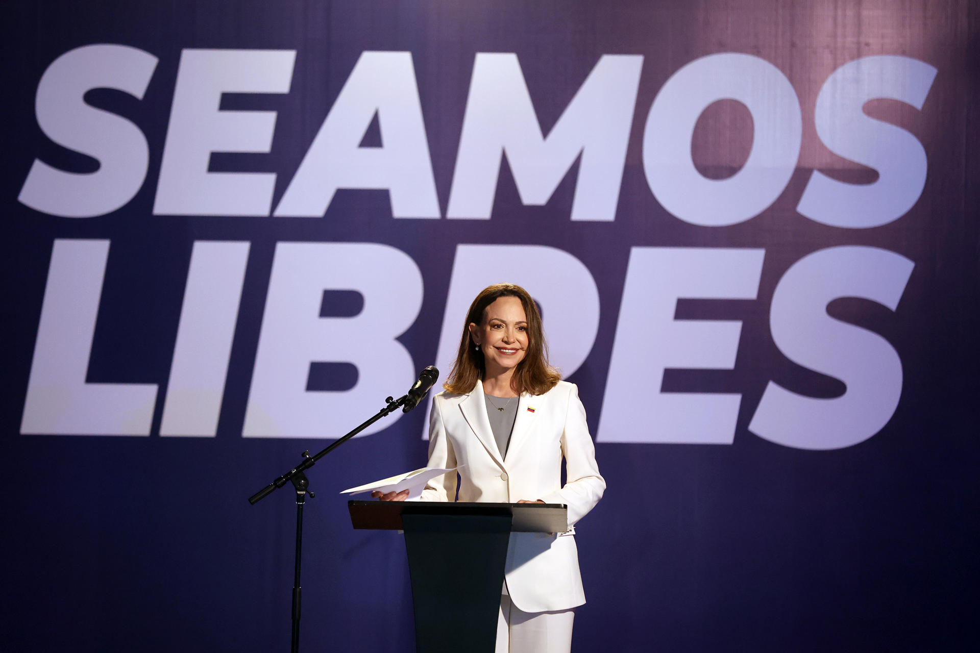 La líder opositora María Corina Machado, habla en una rueda de prensa en la Universidad Católica Andrés Bello este jueves, en Caracas (Venezuela). EFE/ Miguel Gutiérrez