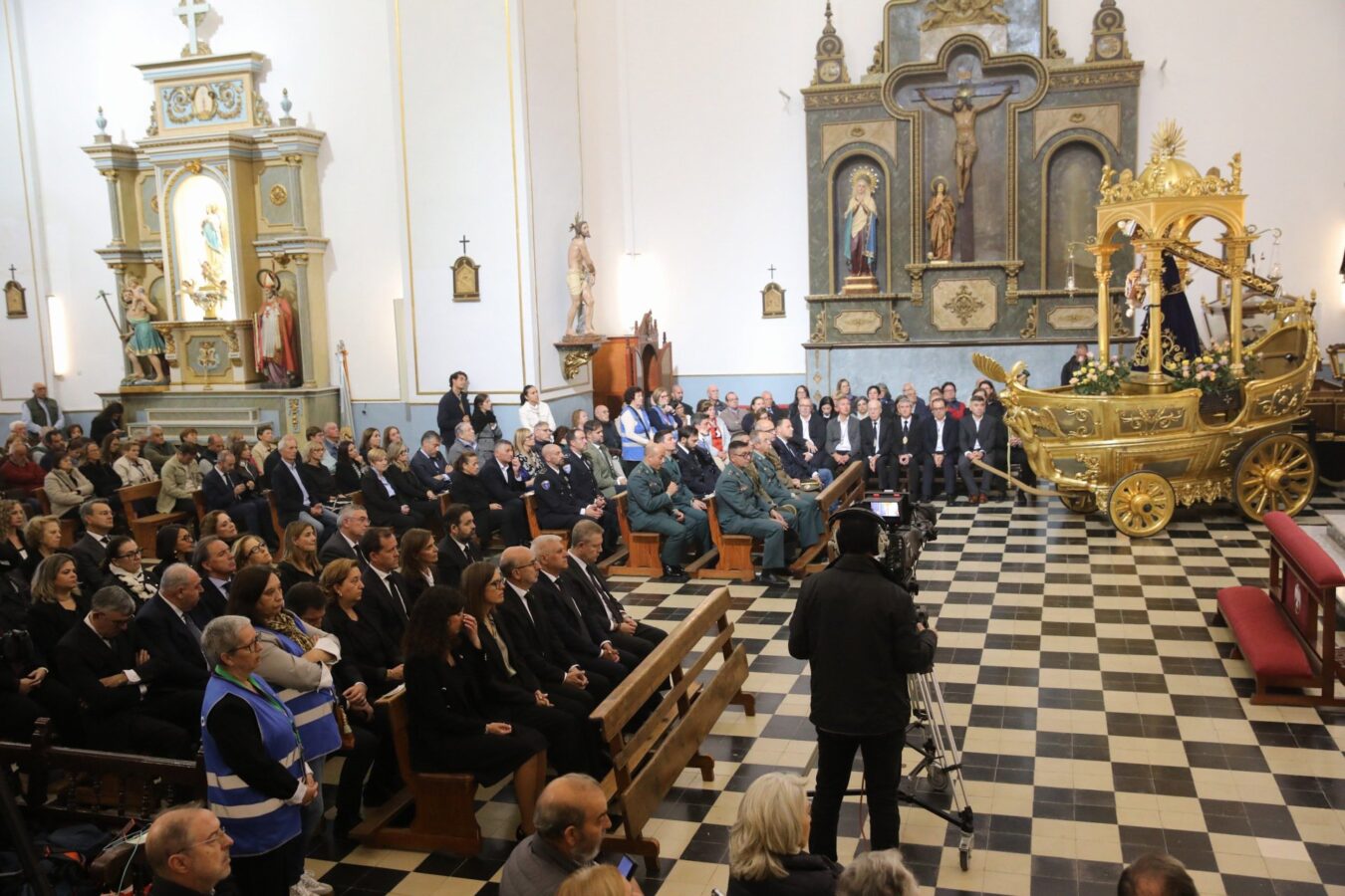 31/10/2026 Numerosas personas durante una misa funeral por los fallecidos en el accidente ferroviario del pasado 28 de octubre, en la iglesia parroquial de san Juan Bautista, a 31 de octubre de 2026, en Urda, Toledo, Castilla-La Mancha (España). La celebración religiosa pretende ofrecer consuelo a los familiares de los fallecidos y acompañar a todos aquellos que continúan viviendo horas de angustia e incertidumbre. SOCIEDAD Juanma Jiménez - Europa Press