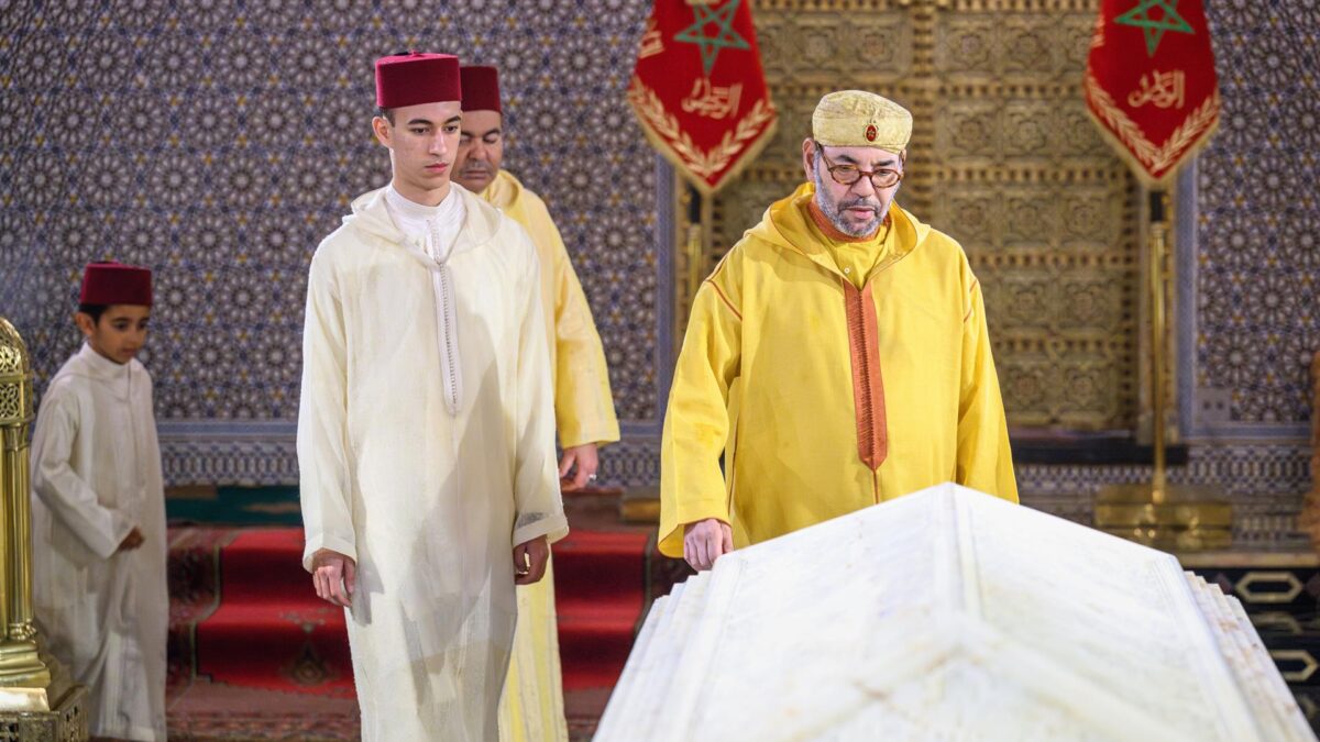 El rey Mohamed VI de Marruecos y su heredero, el príncipe Moulay Hasán.