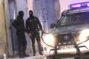 Detenidos dos ceutíes acusados de repartir espray pimienta para “atacar a las fuerzas de seguridad” tras el registro de una ONG