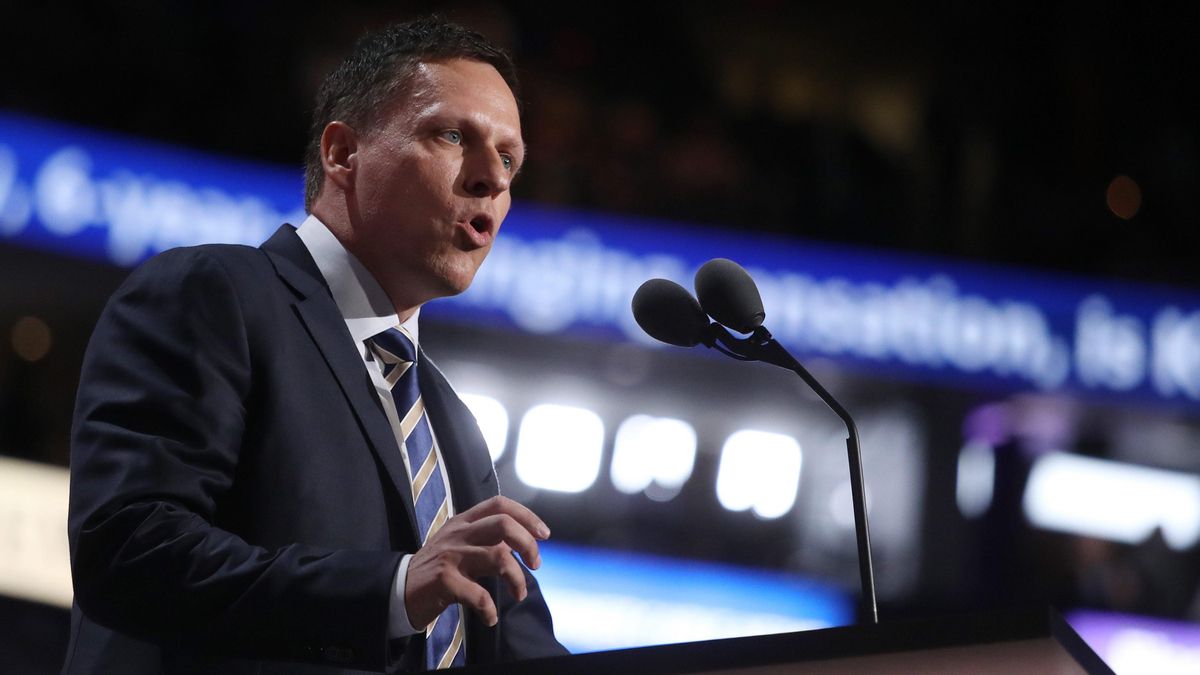 CLE001. CLEVELAND (OH, EE.UU.), 21/07/2016.- Peter Thiel habla durante el día de cierre de la Convención Nacional Republicana 2016 hoy, 21 de julio de 2016, en el Quicken Loans Arena de Cleveland, Ohio. EFE/ANDREW GOMBERT