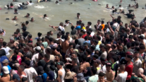 Vídeos exclusivos del asalto a Ceuta muestran cómo miles de migrantes desbordaron un dispositivo que no se había reforzado
