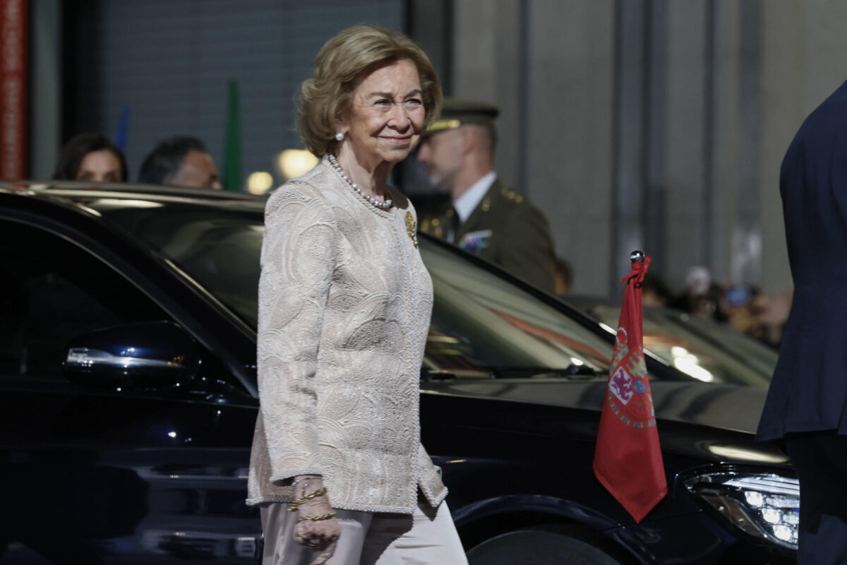 OVIEDO, 23/10/2026.- La reina Sofia a su llegada a la ceremonia de entrega de los Premios Princesa de Asturias 2026 que se celebra este viernes en el Teatro Campoamor de Oviedo. EFE/ Ballesteros.