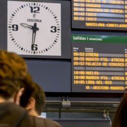 Estación con retrasos en los trenes.