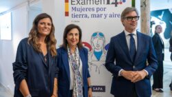La ministra de Defensa, Margarita Robles, durante el Examen14, Mujeres por tierra, mar y aires