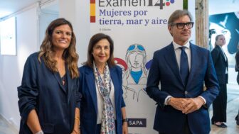 La ministra de Defensa, Margarita Robles, durante el Examen14, Mujeres por tierra, mar y aires