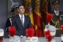 Sánchez se burla de los insultos recibidos en el desfile del 12 de octubre compartiendo una noticia falsa: “Ha sido exactamente así”