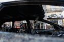 Francia se levanta entre comercios arrasados: “El trabajo de toda una vida se esfumó en dos horas”